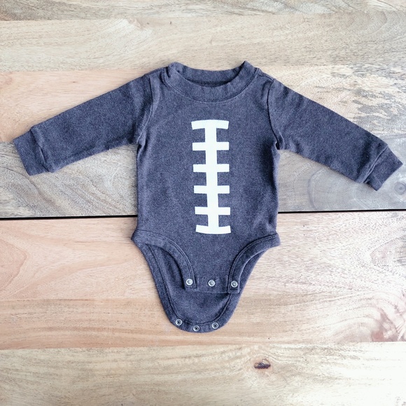 🧸 SALE! (5/$15, 8/$22, 12/$30) Carter’s bodysuit 3m football onesie unisex - Picture 1 of 4